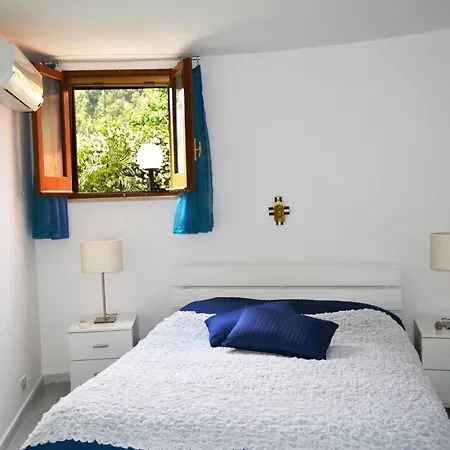 Kleine In Picco Sul Mare Mit Privatem Parkplatz, Holiday home *