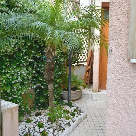 Kleine In Picco Sul Mare Mit Privatem Parkplatz, Holiday home *